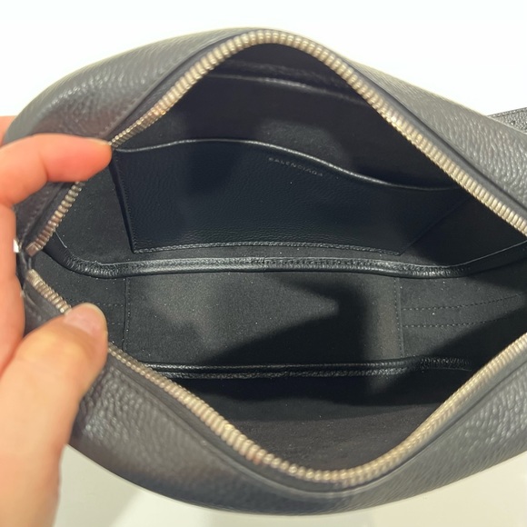 Balenciaga Everyday Camera Crossbody Bag - Picture 4 of 8